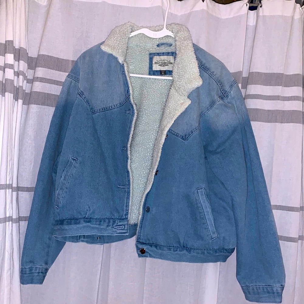 Sherpa lined, light blue jean jacket, Size XL!